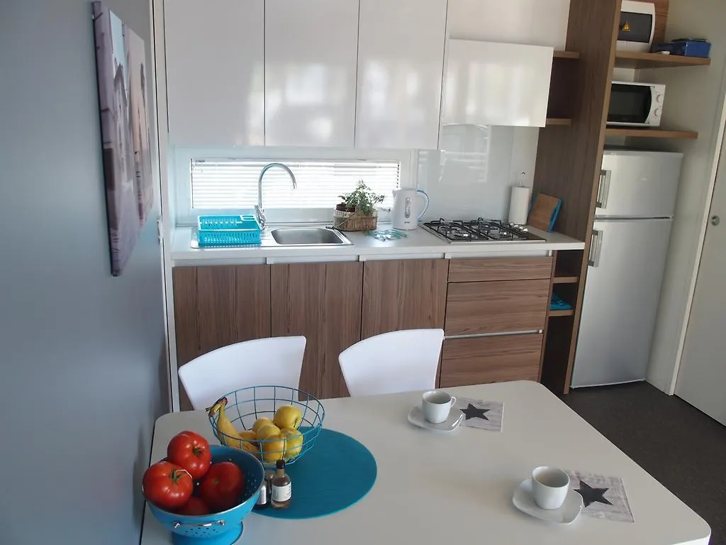 Luxury Mobilehome Lucina Bay Pasman