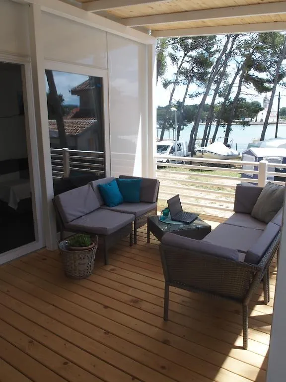 Luxury Mobilehome Lucina Bay Pasman